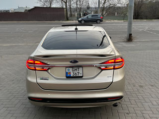 Ford Fusion foto 2