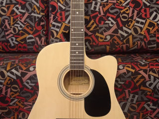 Продаю аккустическую гитару модель"MBG-01N" + чехол в идеальном состоянии.