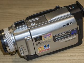 "  canon -  mvx200     &     sony - dcr-tr20e     " -     видиокамеры: