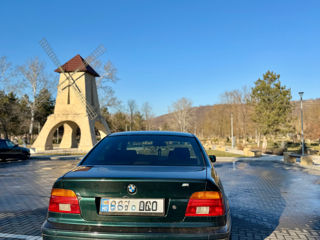 BMW 5 Series foto 2