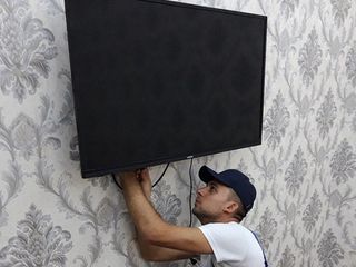 Установка телевизора на стену. Монтаж креплений для тв на стену. Fixarea televizorului pe perete.