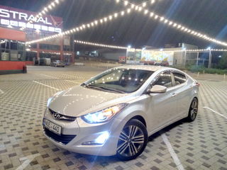 Hyundai Elantra foto 1