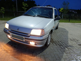 Renault Clio фото 0