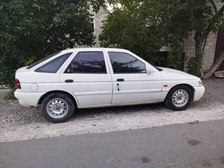 Ford Escort foto 1