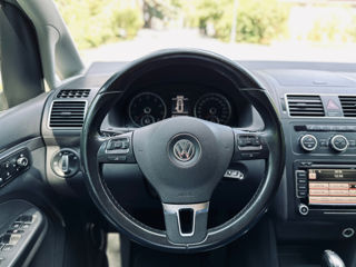 Volkswagen Touran foto 2