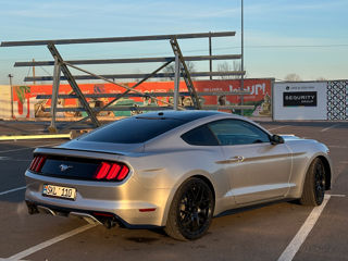 Ford Mustang foto 2