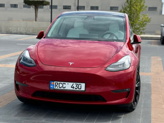 Tesla Model Y foto 2