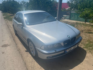 BMW 5 Series foto 2