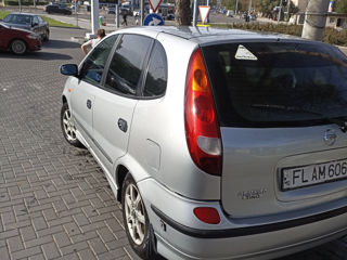 Nissan Almera Tino foto 8