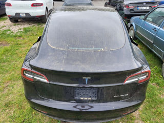 Tesla Model 3 foto 2