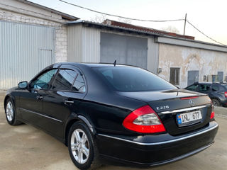 Mercedes E-Class foto 2