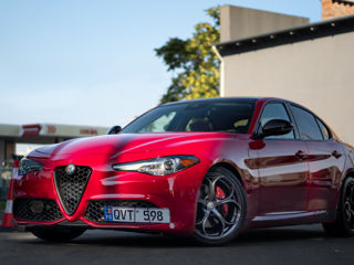 Alfa Romeo Giulia foto 2