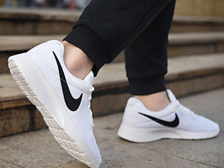 nike tanjun white with black swoosh