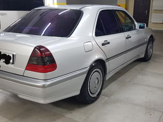 Mercedes C-Class foto 4