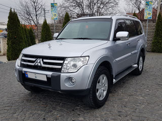 Mitsubishi Pajero foto 1