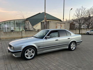 BMW 5 Series foto 2