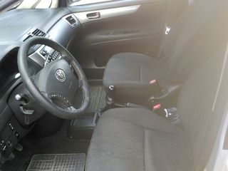 Toyota Avensis Verso foto 5