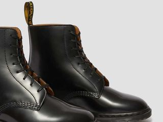 dr martens winchester 8 eye boots