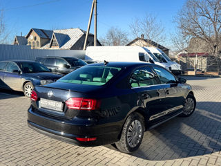 Volkswagen Jetta foto 4