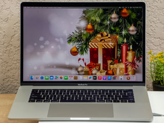 Macbook Pro 15 2017/ Core I7 7820HQ/ 16Gb Ram/ Radeon Pro 560/ 500Gb SSD/ 15.4" Retina!!