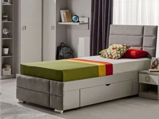 Кровать с матрасом и выдвижными ящиками  foto 0