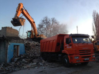 Demolarea constructilor caselor curăţare terenului evacuarea deșeurilor de construcție.. foto 1