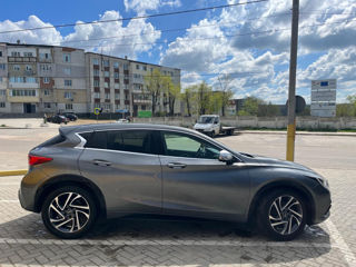 Infiniti Q30