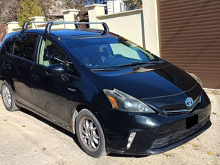 Toyota Prius v foto 4