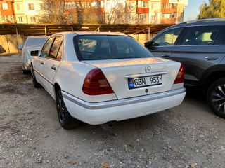 Mercedes C-Class foto 2