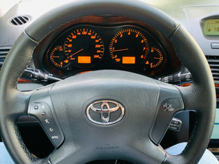 Toyota Avensis foto 7