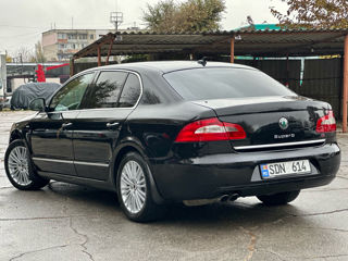 Skoda Superb foto 2