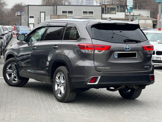 Toyota Highlander фото 5