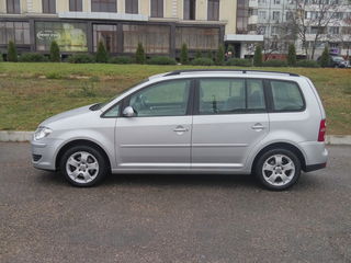 Volkswagen Touran foto 1