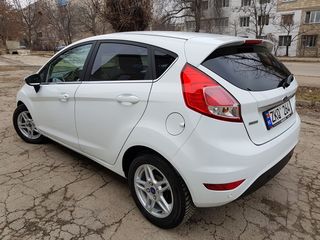 Ford Fiesta foto 3