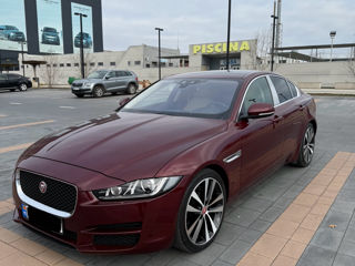 Jaguar XE foto 2