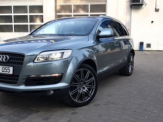 Audi Q7 foto 1