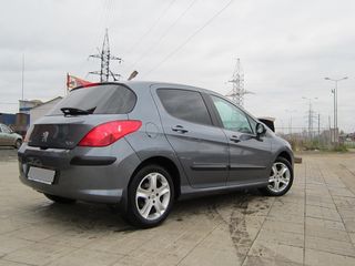 Peugeot 308 foto 1