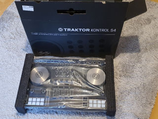 Traktor kontrol s4