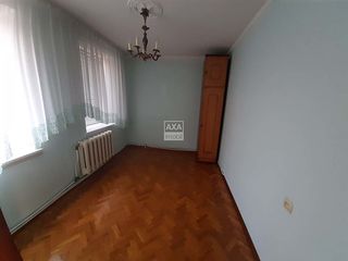 Apartament cu 3 camere, încălzire autonomă în sectorul Centru. foto 3