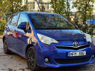 Toyota Verso-S foto 2