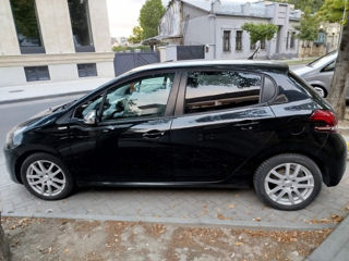 Peugeot 208 foto 3