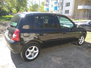 Renault Clio foto 1