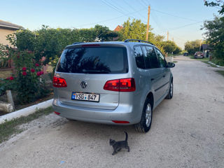 Volkswagen Touran foto 2