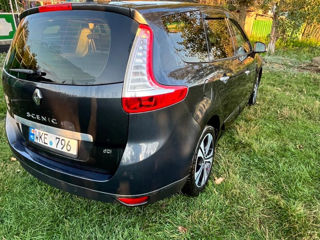 Renault Grand Scenic foto 2