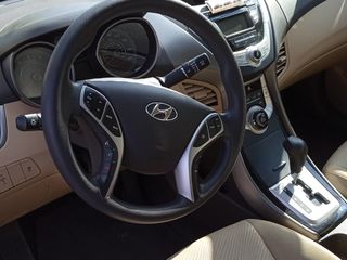 Hyundai Elantra foto 2