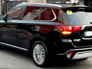 Mitsubishi Outlander foto 2