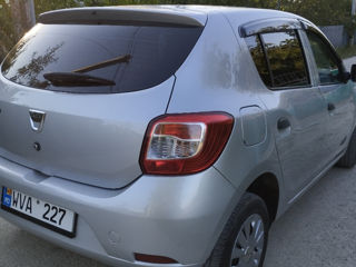 Dacia Sandero foto 2