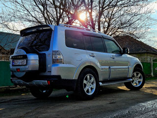 Mitsubishi Pajero foto 3