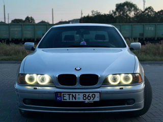 BMW 5 Series foto 1