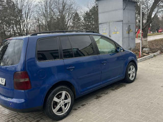 Volkswagen Touran foto 3